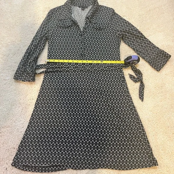 Banana Republic 3/4 Sleeves Black Patterned Dress. Size Medium - Picture 9 of 9